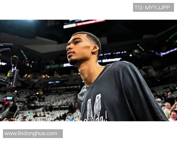 文班亚马法国队首秀狂砍27分震撼意大利吸引NBA球探密切关注