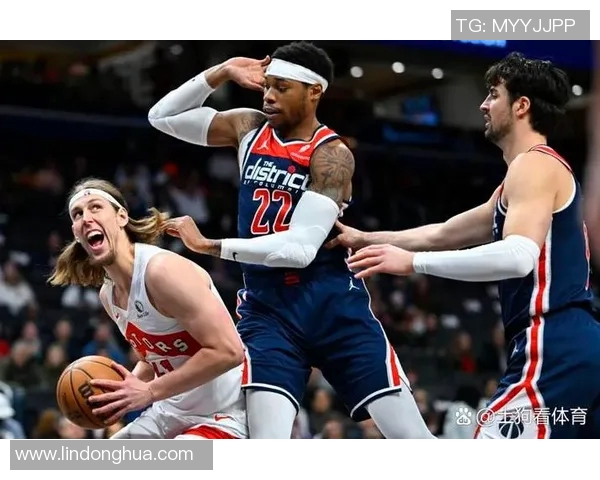 猛龙与勇士激战全场回顾精彩瞬间与赛后分析 猛龙与勇士激战全场回顾精彩瞬间与赛后分析