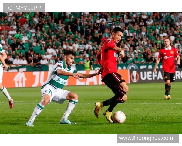 奥莫尼与埃因霍的精彩对决揭示足球战术与团队合作的重要性