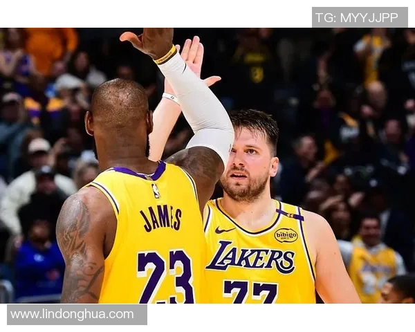 湖人火箭激战正酣NBA赛场精彩瞬间回顾与分析