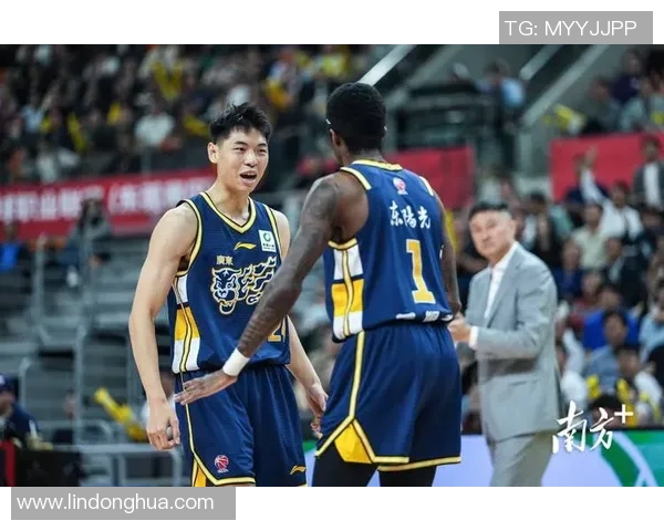 CBA广东队与新疆队昨晚激战比分揭晓精彩瞬间回顾 CBA广东队与新疆队昨晚激战比分揭晓精彩瞬间回顾