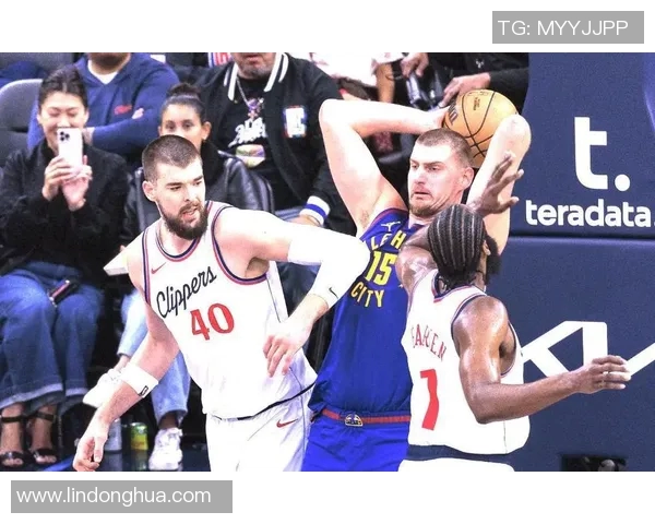 快船与活塞激战正酣现场直播全程回顾与精彩瞬间分析 快船与活塞激战正酣现场直播全程回顾与精彩瞬间分析