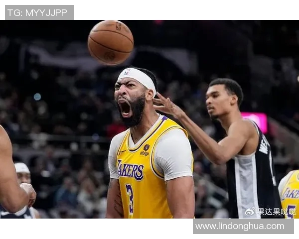 马刺与湖人激战正酣2月20日巅峰对决引发球迷热议